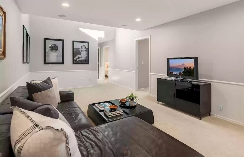 The Estate in Washington is a luxurious home filled with natural light in an idyllic verdant setting now available for sale. This home located at 8521 Hunts Point Lane, Hunts Point, Washington; offering 05 bedrooms and 04 bathrooms with 3,549 square feet of living spaces.