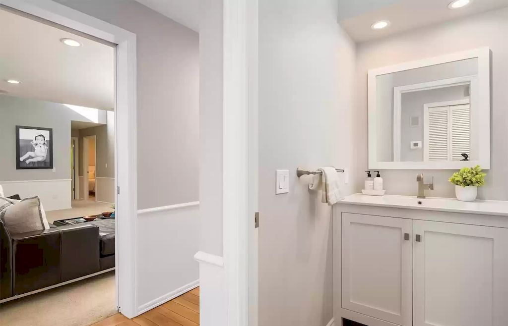The Estate in Washington is a luxurious home filled with natural light in an idyllic verdant setting now available for sale. This home located at 8521 Hunts Point Lane, Hunts Point, Washington; offering 05 bedrooms and 04 bathrooms with 3,549 square feet of living spaces.