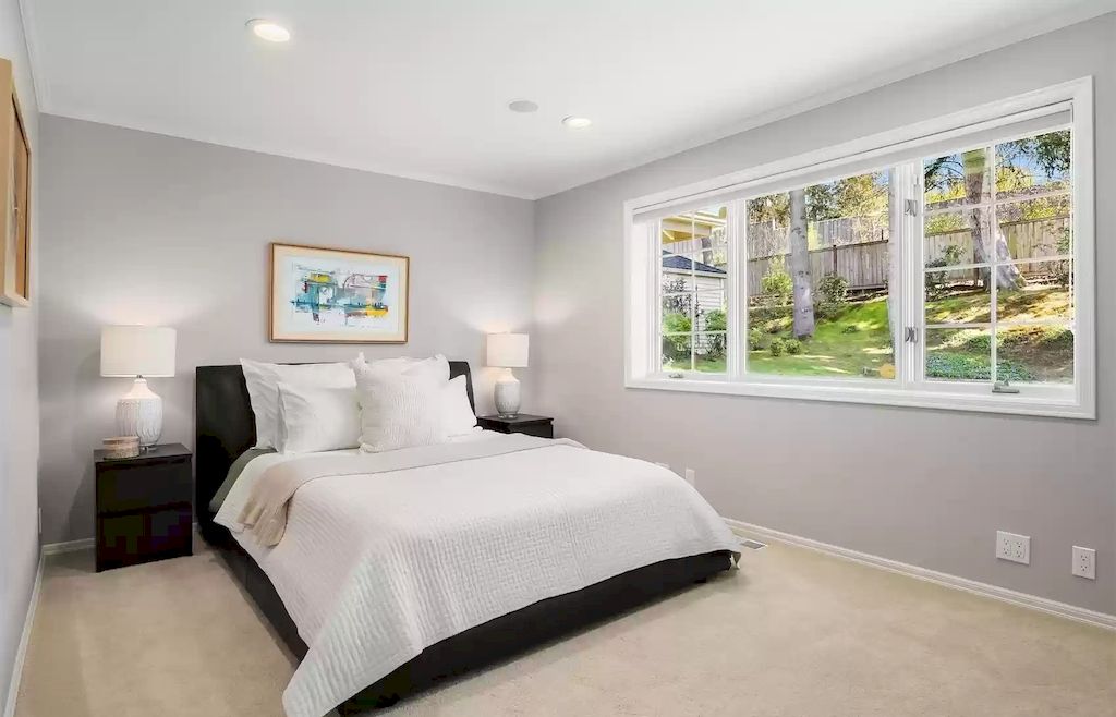 The Estate in Washington is a luxurious home filled with natural light in an idyllic verdant setting now available for sale. This home located at 8521 Hunts Point Lane, Hunts Point, Washington; offering 05 bedrooms and 04 bathrooms with 3,549 square feet of living spaces.