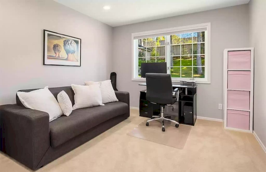 The Estate in Washington is a luxurious home filled with natural light in an idyllic verdant setting now available for sale. This home located at 8521 Hunts Point Lane, Hunts Point, Washington; offering 05 bedrooms and 04 bathrooms with 3,549 square feet of living spaces.