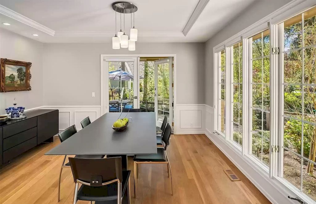 The Estate in Washington is a luxurious home filled with natural light in an idyllic verdant setting now available for sale. This home located at 8521 Hunts Point Lane, Hunts Point, Washington; offering 05 bedrooms and 04 bathrooms with 3,549 square feet of living spaces.