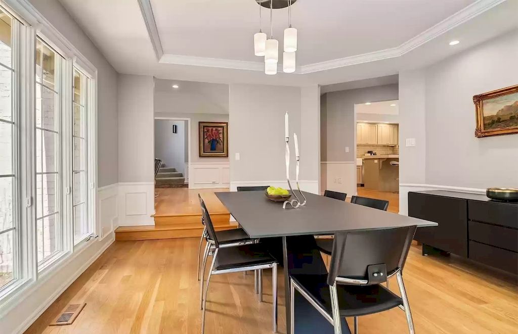 The Estate in Washington is a luxurious home filled with natural light in an idyllic verdant setting now available for sale. This home located at 8521 Hunts Point Lane, Hunts Point, Washington; offering 05 bedrooms and 04 bathrooms with 3,549 square feet of living spaces.