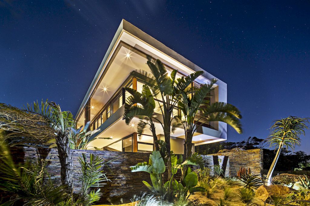 Aloe Ridge House, scenic hideaway in South Africa by Metropole Architects