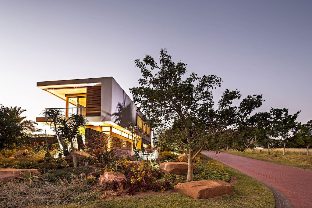 Aloe Ridge House Scenic Hideaway in South Africa by Metropole architect 11 compressed