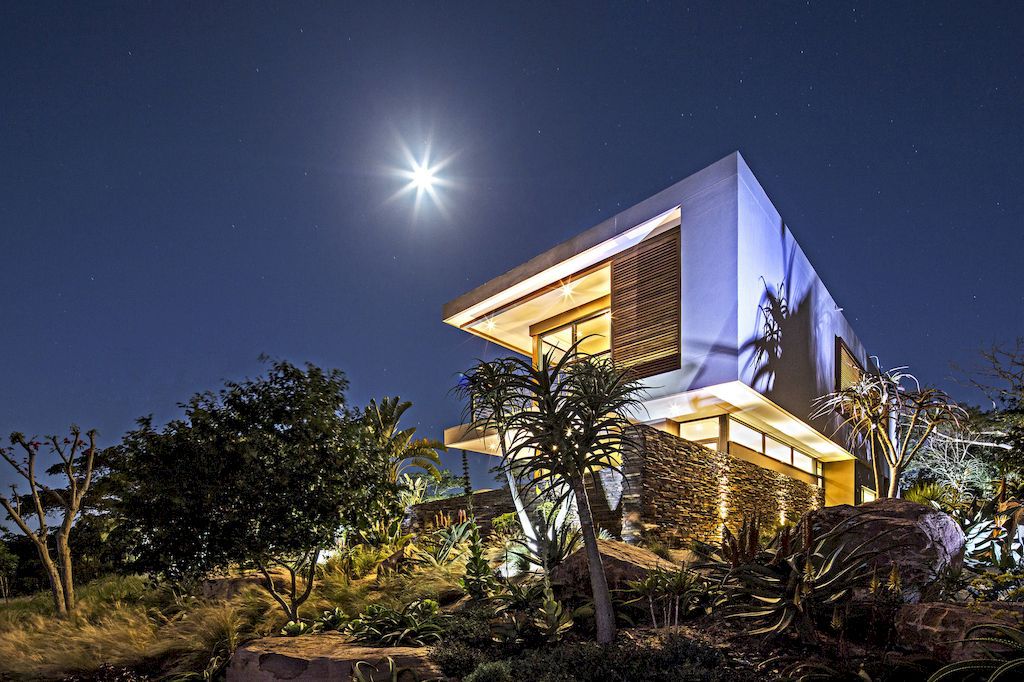 Aloe Ridge House Scenic Hideaway in South Africa by Metropole architect 13 compressed