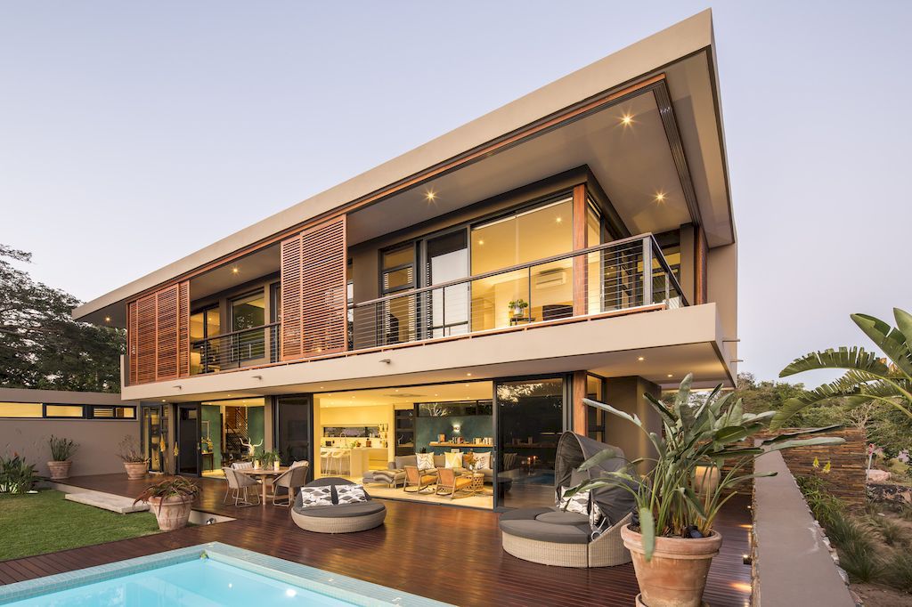 Aloe Ridge House, scenic hideaway in South Africa by Metropole Architects