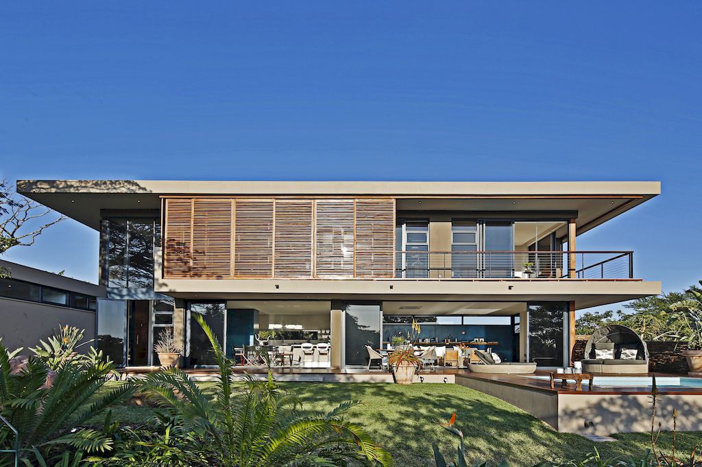 Aloe Ridge House, scenic hideaway in South Africa by Metropole Architects