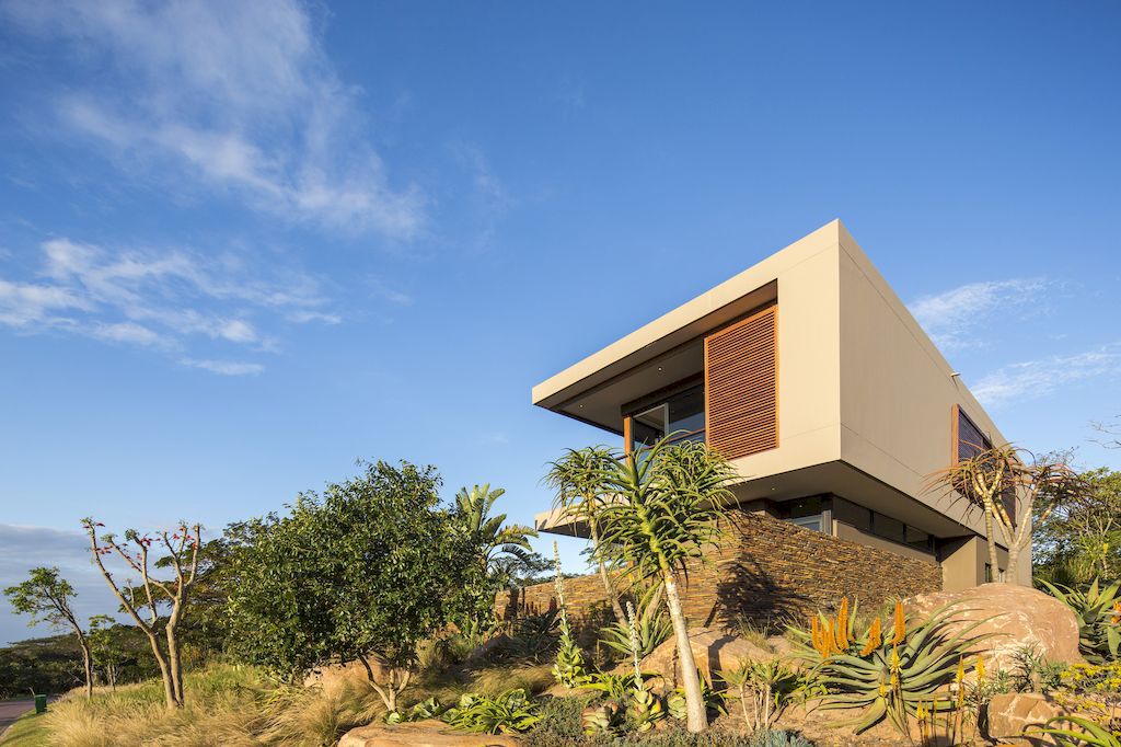 Aloe Ridge House, scenic hideaway in South Africa by Metropole Architects