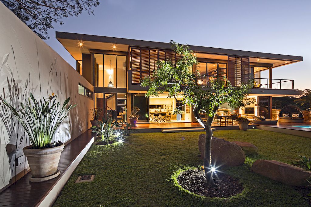 Aloe Ridge House Scenic Hideaway in South Africa by Metropole architect 20 compressed