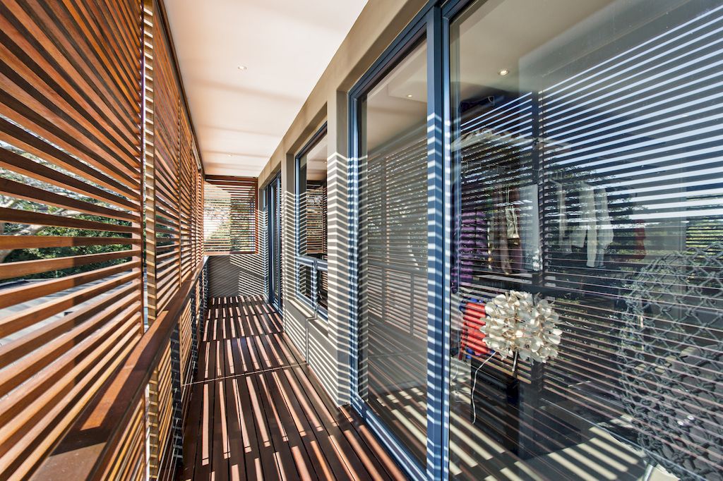 Aloe Ridge House, scenic hideaway in South Africa by Metropole Architects