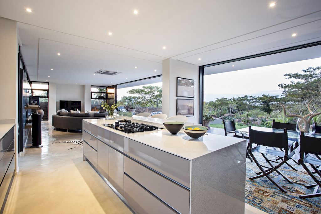 Aloe Ridge House, scenic hideaway in South Africa by Metropole Architects
