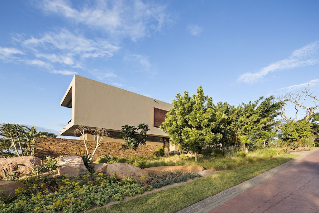 Aloe Ridge House Scenic Hideaway in South Africa by Metropole architect 7 compressed