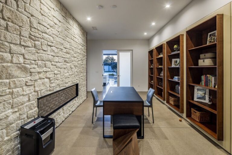 $9.95M Paradise Valley Home with gorgeous Camelback Mountain views