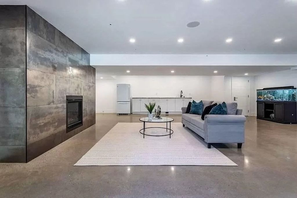 The Home in Mississauga is a luxurious home where you can relax & reconnect with nature, now available for sale. This home located at 1060 Indian Rd, Mississauga, ON L5H 1R7, Canada