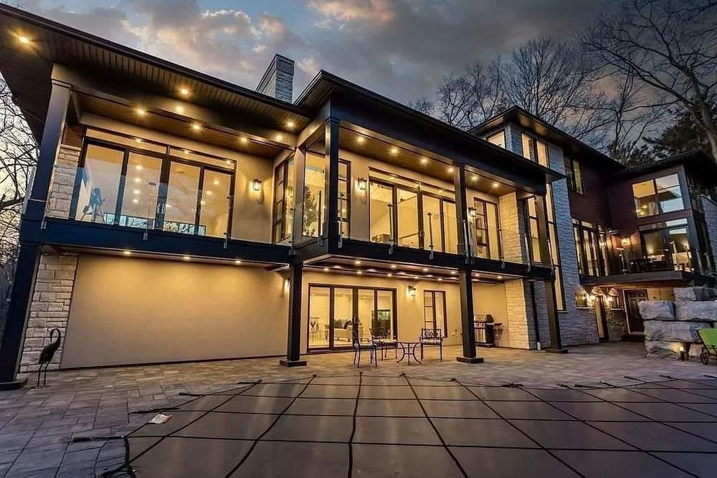 The Home in Mississauga is a luxurious home where you can relax & reconnect with nature, now available for sale. This home located at 1060 Indian Rd, Mississauga, ON L5H 1R7, Canada