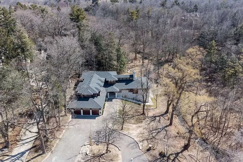 The Home in Mississauga is a luxurious home where you can relax & reconnect with nature, now available for sale. This home located at 1060 Indian Rd, Mississauga, ON L5H 1R7, Canada