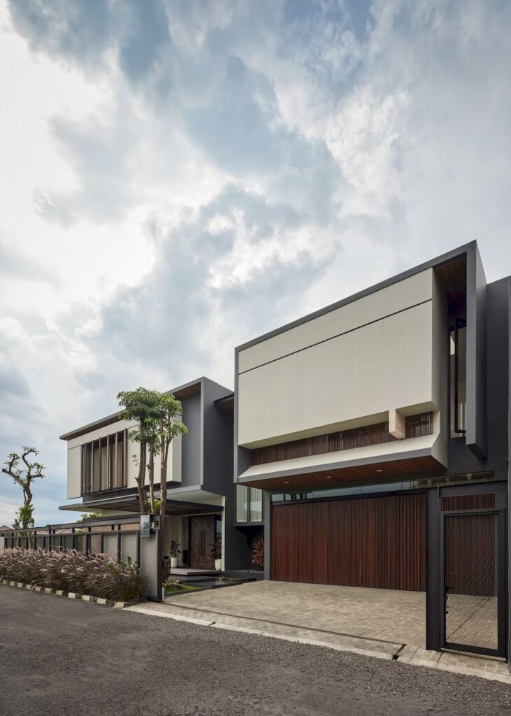 DJ House with tropical style modern architecture design by Rakta Studio 18
