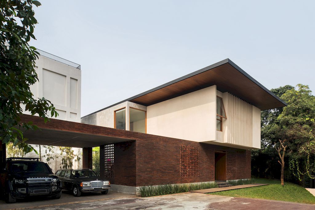 Dhsac Residence, a Tropical Modern Home by Bitte Design Studio