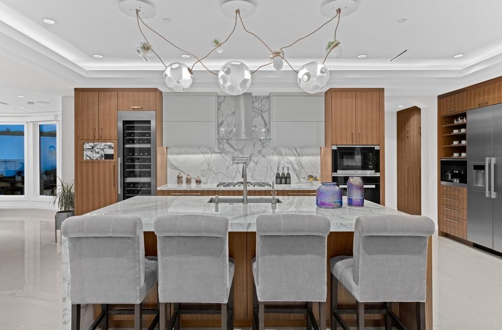 The Home in West Vancouver offers the panoramic view of the Great Vancouver and the majestic Lions Gate bridge, now available for sale. This home located at 1522 Chartwell Dr, West Vancouver, BC V7S 2S1, Canada