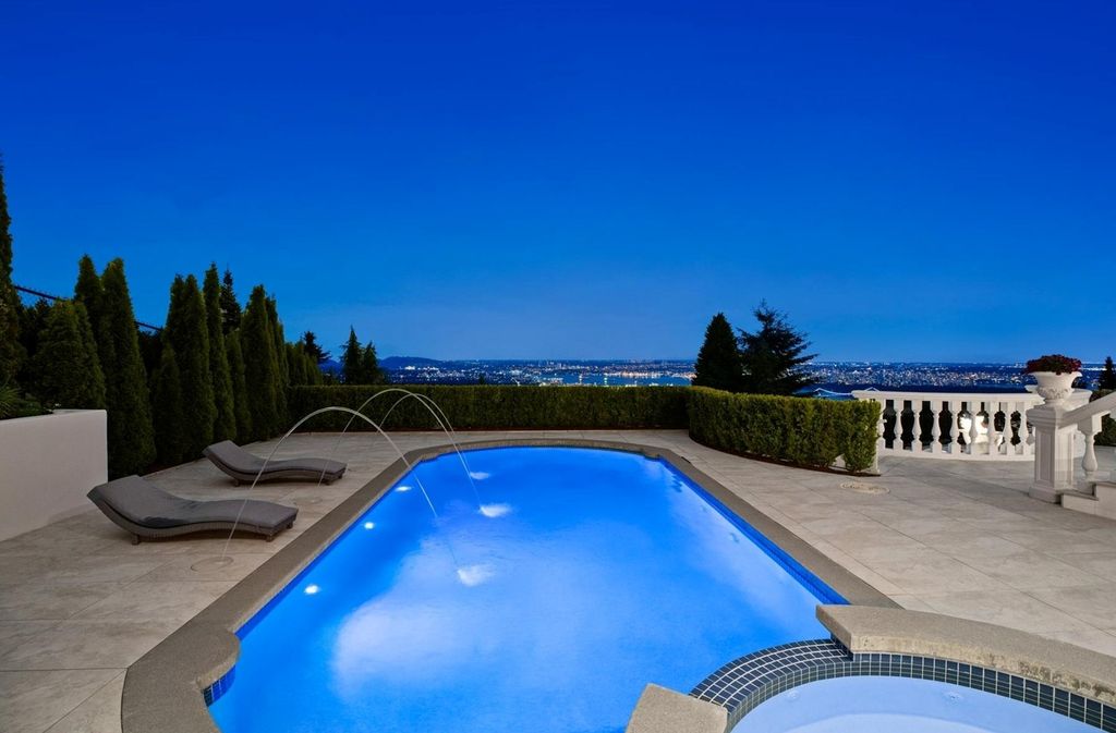 The Home in West Vancouver offers the panoramic view of the Great Vancouver and the majestic Lions Gate bridge, now available for sale. This home located at 1522 Chartwell Dr, West Vancouver, BC V7S 2S1, Canada