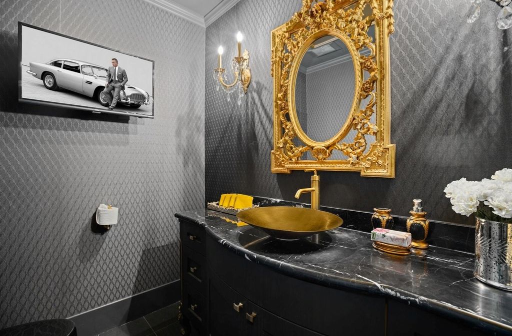 The Home in West Vancouver offers the panoramic view of the Great Vancouver and the majestic Lions Gate bridge, now available for sale. This home located at 1522 Chartwell Dr, West Vancouver, BC V7S 2S1, Canada