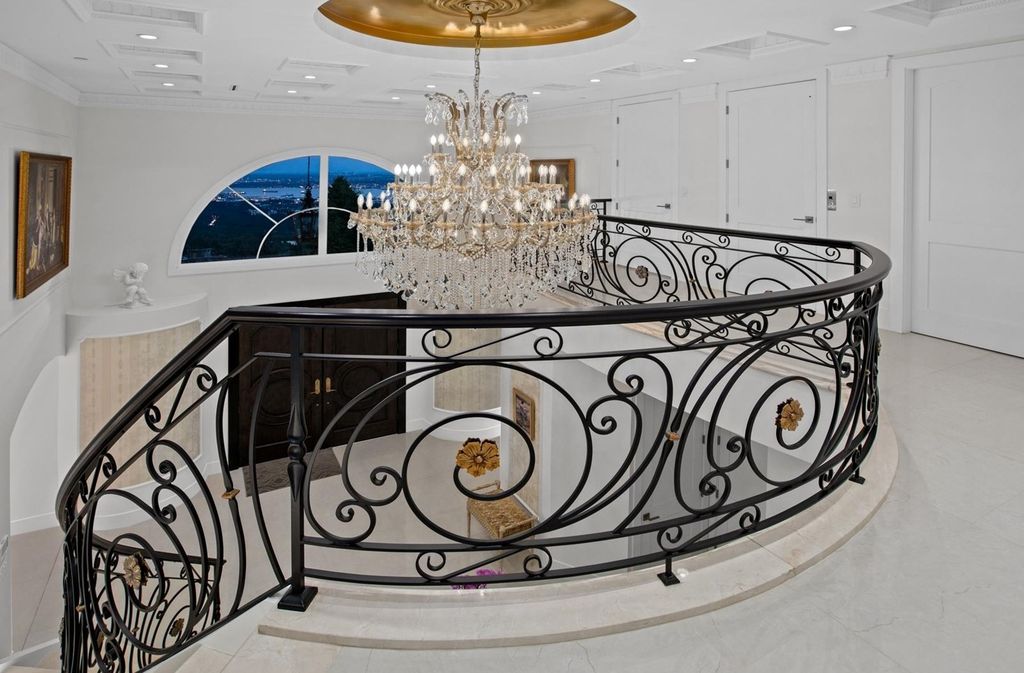 The Home in West Vancouver offers the panoramic view of the Great Vancouver and the majestic Lions Gate bridge, now available for sale. This home located at 1522 Chartwell Dr, West Vancouver, BC V7S 2S1, Canada