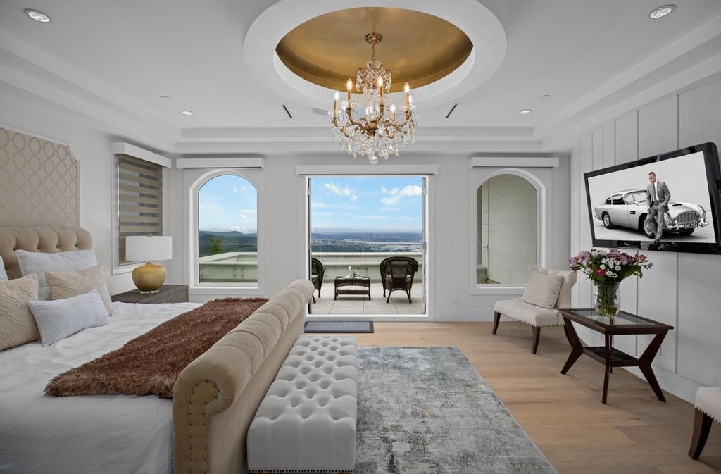 The Home in West Vancouver offers the panoramic view of the Great Vancouver and the majestic Lions Gate bridge, now available for sale. This home located at 1522 Chartwell Dr, West Vancouver, BC V7S 2S1, Canada