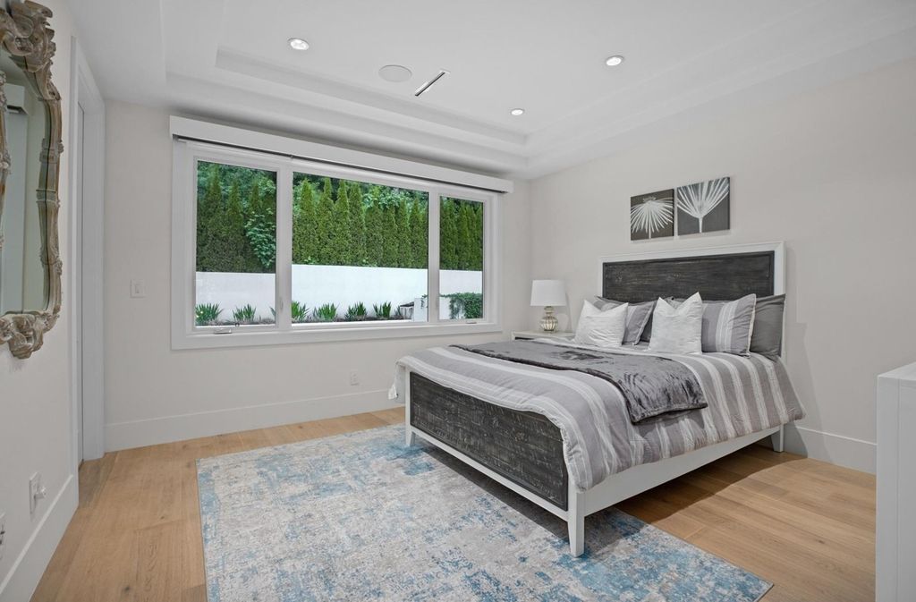 The Home in West Vancouver offers the panoramic view of the Great Vancouver and the majestic Lions Gate bridge, now available for sale. This home located at 1522 Chartwell Dr, West Vancouver, BC V7S 2S1, Canada