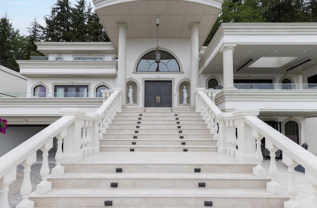 The Home in West Vancouver offers the panoramic view of the Great Vancouver and the majestic Lions Gate bridge, now available for sale. This home located at 1522 Chartwell Dr, West Vancouver, BC V7S 2S1, Canada