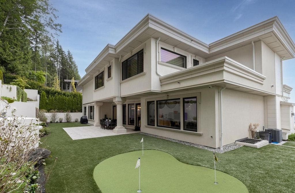 The Home in West Vancouver offers the panoramic view of the Great Vancouver and the majestic Lions Gate bridge, now available for sale. This home located at 1522 Chartwell Dr, West Vancouver, BC V7S 2S1, Canada