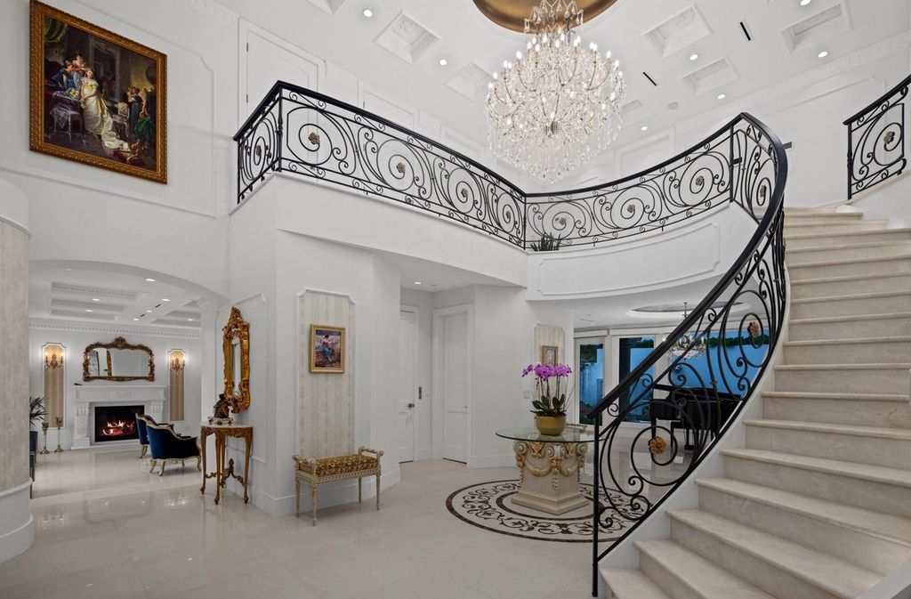 The Home in West Vancouver offers the panoramic view of the Great Vancouver and the majestic Lions Gate bridge, now available for sale. This home located at 1522 Chartwell Dr, West Vancouver, BC V7S 2S1, Canada