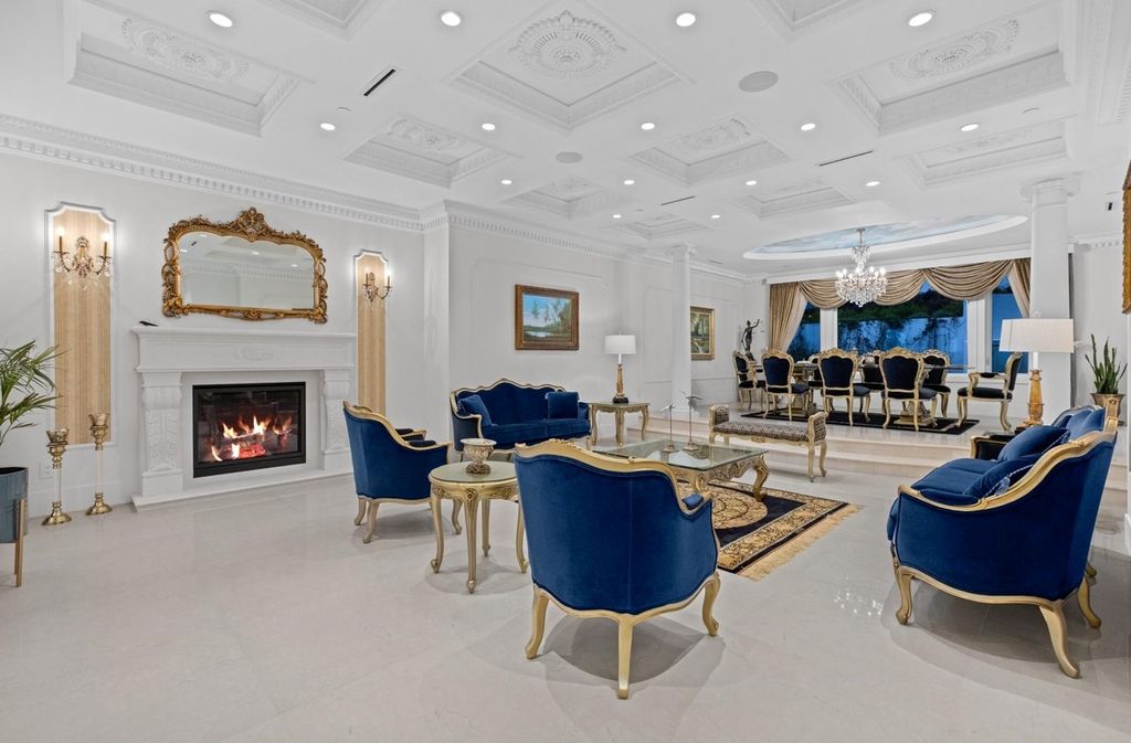 The Home in West Vancouver offers the panoramic view of the Great Vancouver and the majestic Lions Gate bridge, now available for sale. This home located at 1522 Chartwell Dr, West Vancouver, BC V7S 2S1, Canada