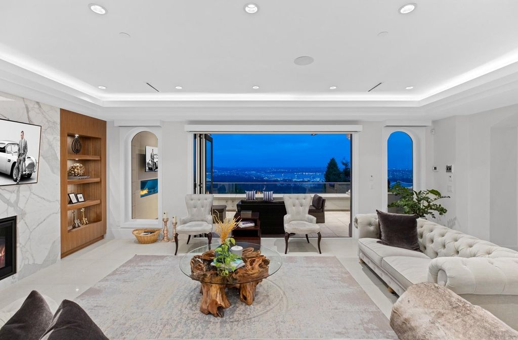 The Home in West Vancouver offers the panoramic view of the Great Vancouver and the majestic Lions Gate bridge, now available for sale. This home located at 1522 Chartwell Dr, West Vancouver, BC V7S 2S1, Canada