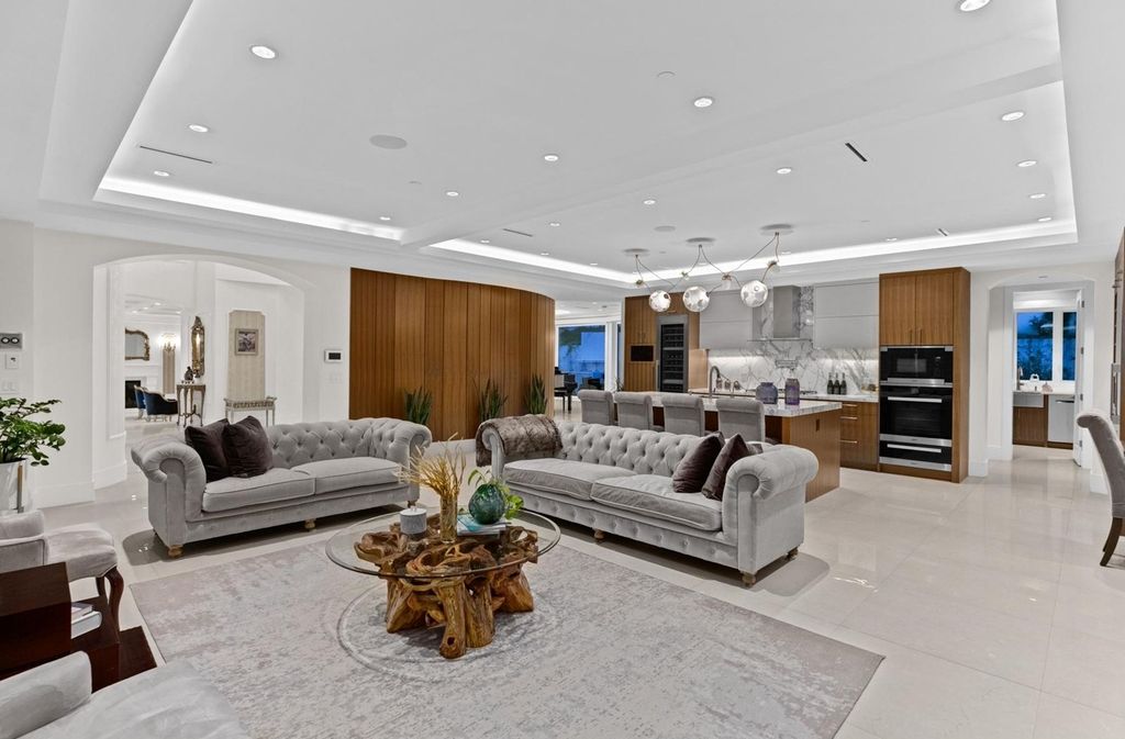 The Home in West Vancouver offers the panoramic view of the Great Vancouver and the majestic Lions Gate bridge, now available for sale. This home located at 1522 Chartwell Dr, West Vancouver, BC V7S 2S1, Canada