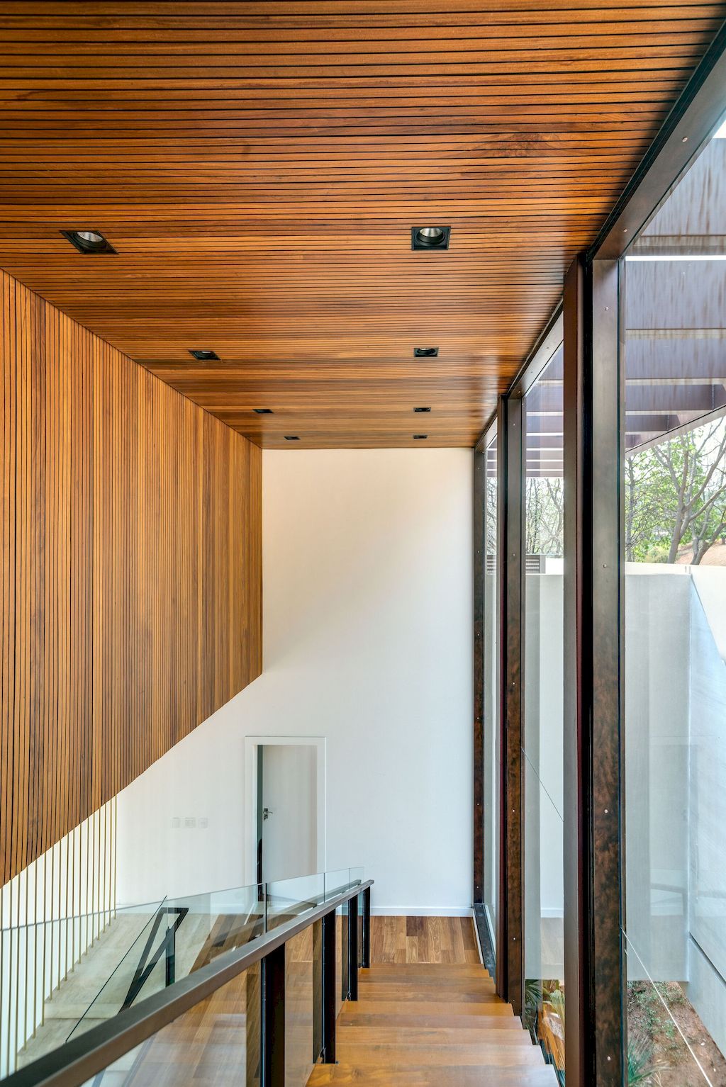 FM House in Brazil by Dayala e Rafael Arquitetos Associados