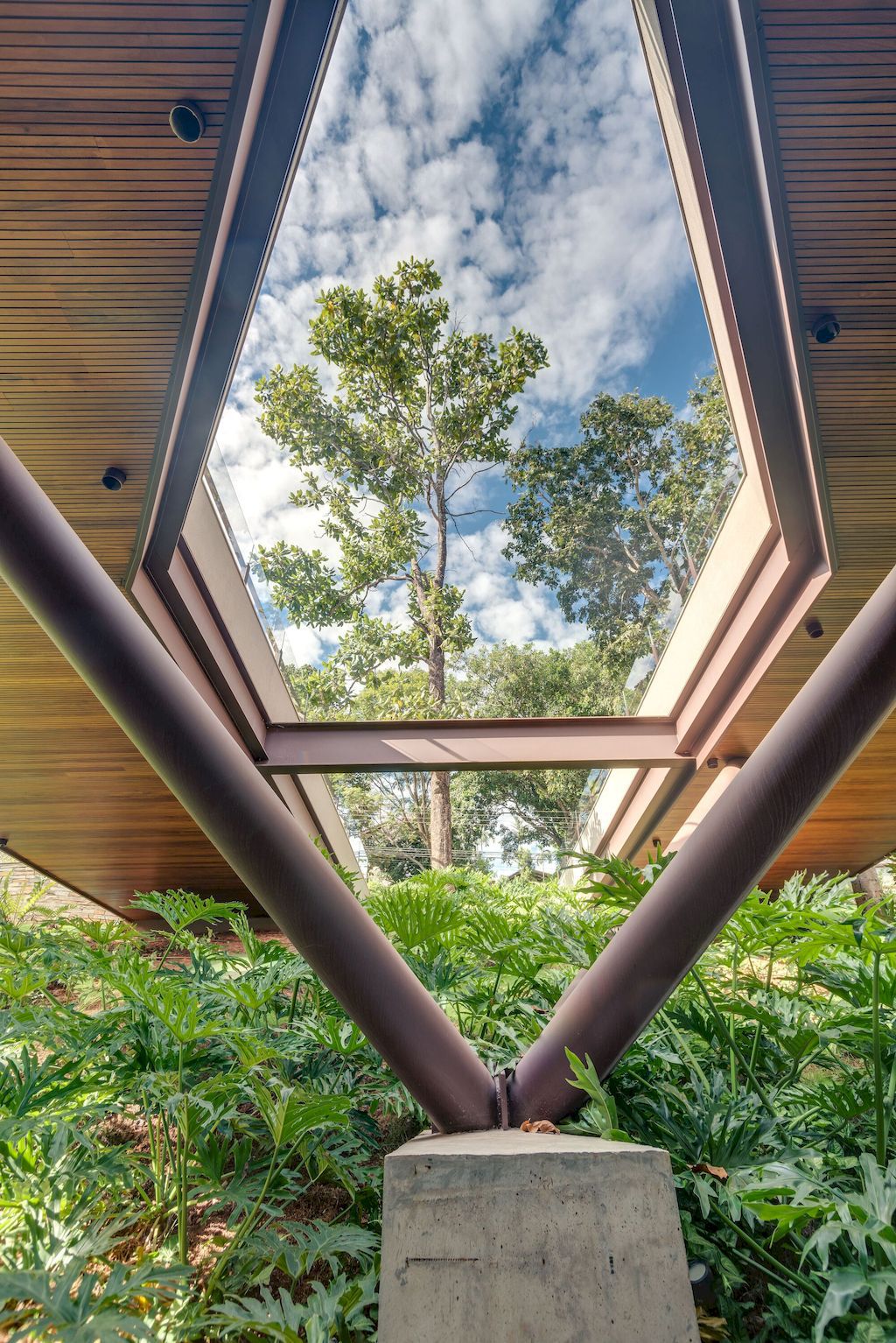 FM House in Brazil by Dayala e Rafael Arquitetos Associados 15