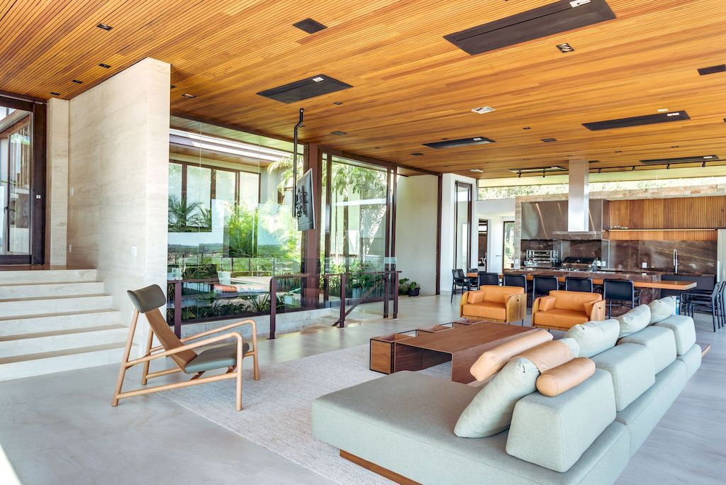 FM House in Brazil by Dayala e Rafael Arquitetos Associados