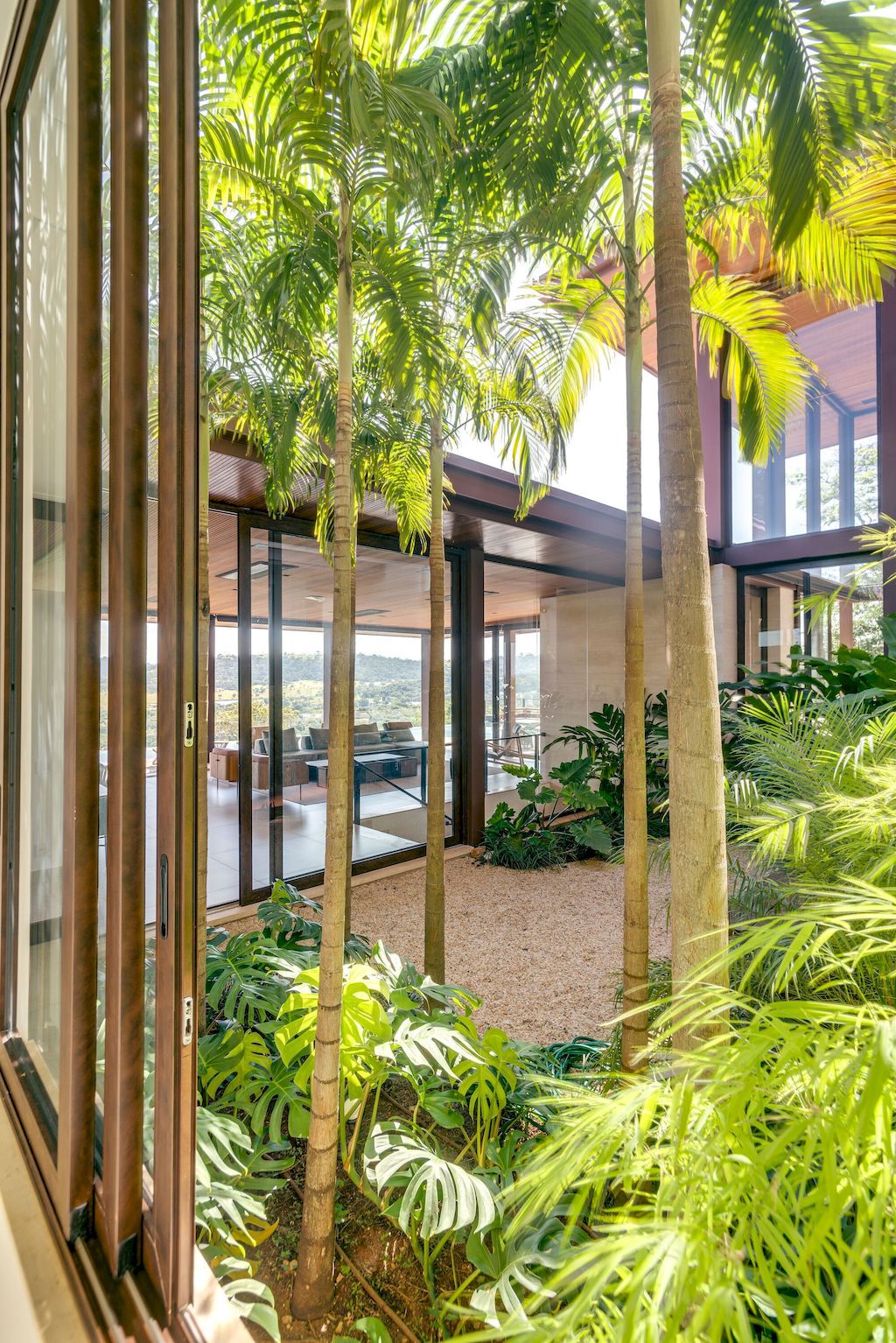 FM House in Brazil by Dayala e Rafael Arquitetos Associados 21