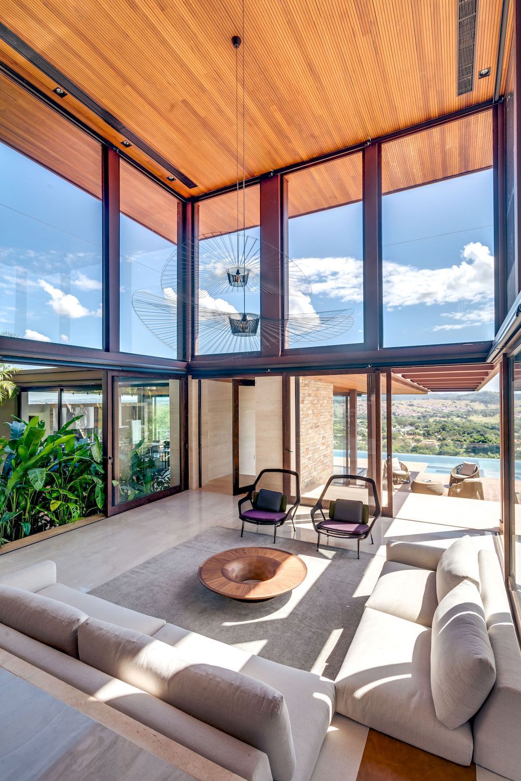 FM House in Brazil by Dayala e Rafael Arquitetos Associados