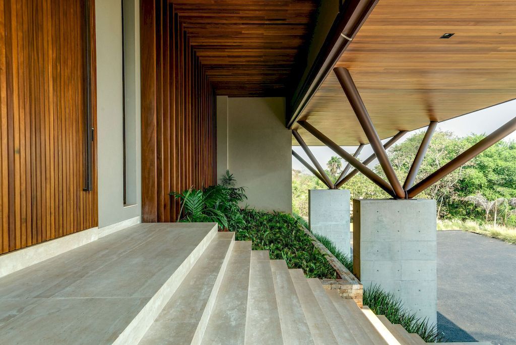 FM House in Brazil by Dayala e Rafael Arquitetos Associados