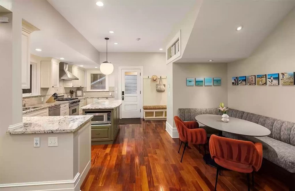 The Estate in Washington is a luxurious home surrounded by lush greenery and majestic trees now available for sale. This home located at 3816 E Garfield Street, Seattle, Washington; offering 06 bedrooms and 05 bathrooms with 5,328 square feet of living spaces.