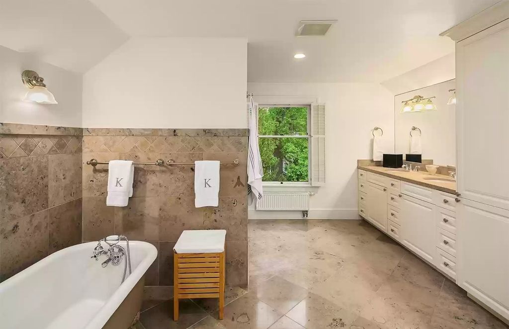 The Estate in Washington is a luxurious home surrounded by lush greenery and majestic trees now available for sale. This home located at 3816 E Garfield Street, Seattle, Washington; offering 06 bedrooms and 05 bathrooms with 5,328 square feet of living spaces.