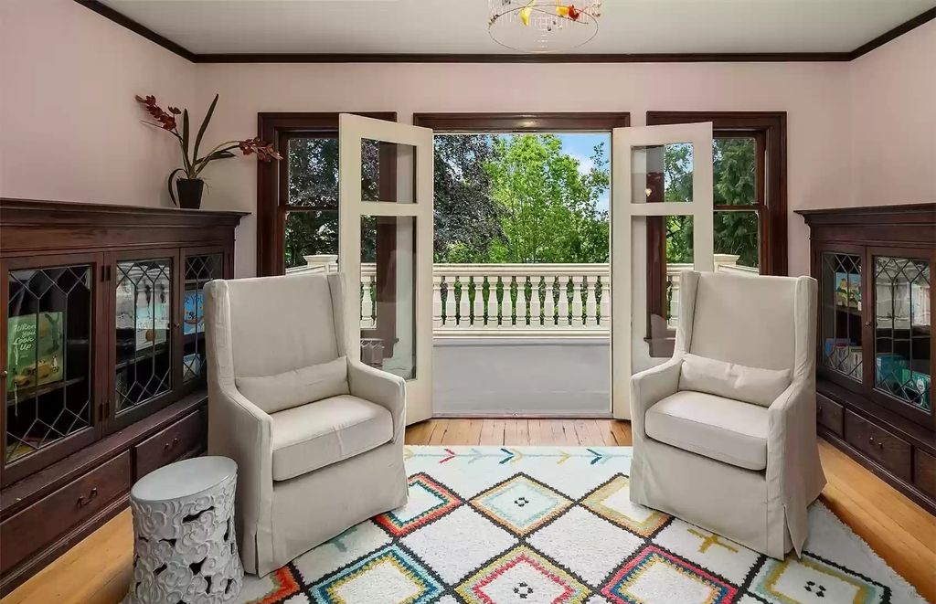 The Estate in Washington is a luxurious home surrounded by lush greenery and majestic trees now available for sale. This home located at 3816 E Garfield Street, Seattle, Washington; offering 06 bedrooms and 05 bathrooms with 5,328 square feet of living spaces.