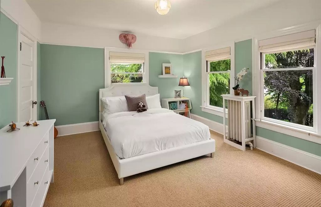 The Estate in Washington is a luxurious home surrounded by lush greenery and majestic trees now available for sale. This home located at 3816 E Garfield Street, Seattle, Washington; offering 06 bedrooms and 05 bathrooms with 5,328 square feet of living spaces.
