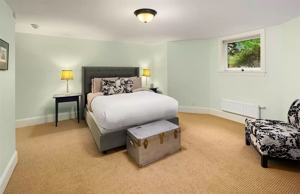 The Estate in Washington is a luxurious home surrounded by lush greenery and majestic trees now available for sale. This home located at 3816 E Garfield Street, Seattle, Washington; offering 06 bedrooms and 05 bathrooms with 5,328 square feet of living spaces.