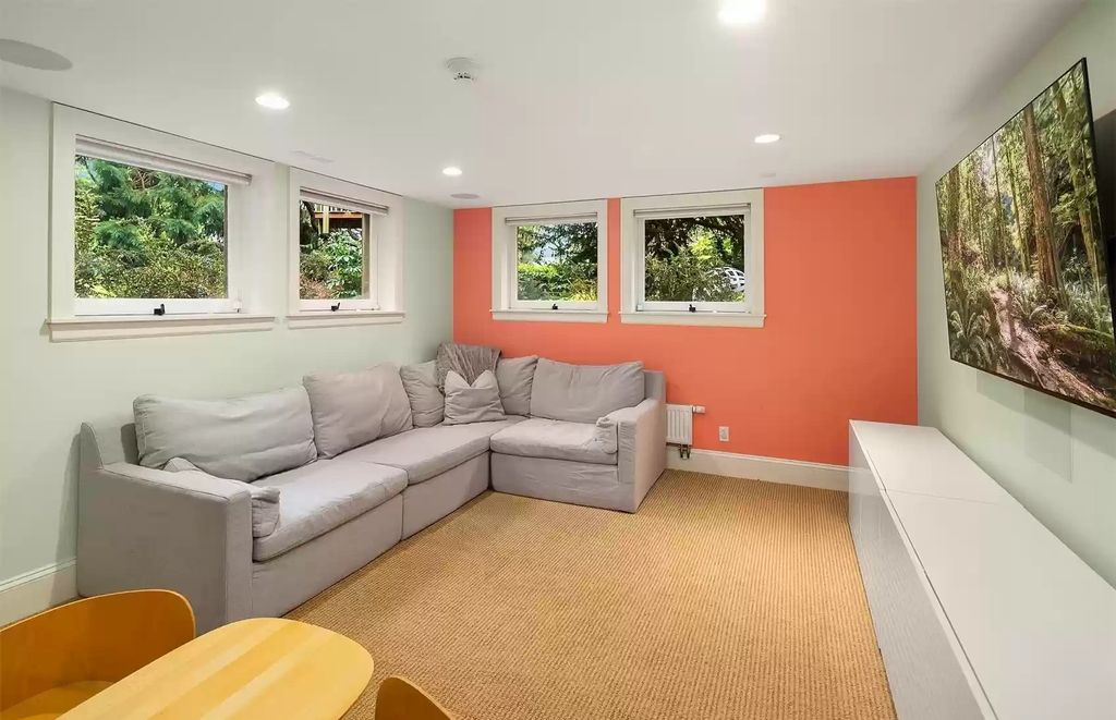 The Estate in Washington is a luxurious home surrounded by lush greenery and majestic trees now available for sale. This home located at 3816 E Garfield Street, Seattle, Washington; offering 06 bedrooms and 05 bathrooms with 5,328 square feet of living spaces.