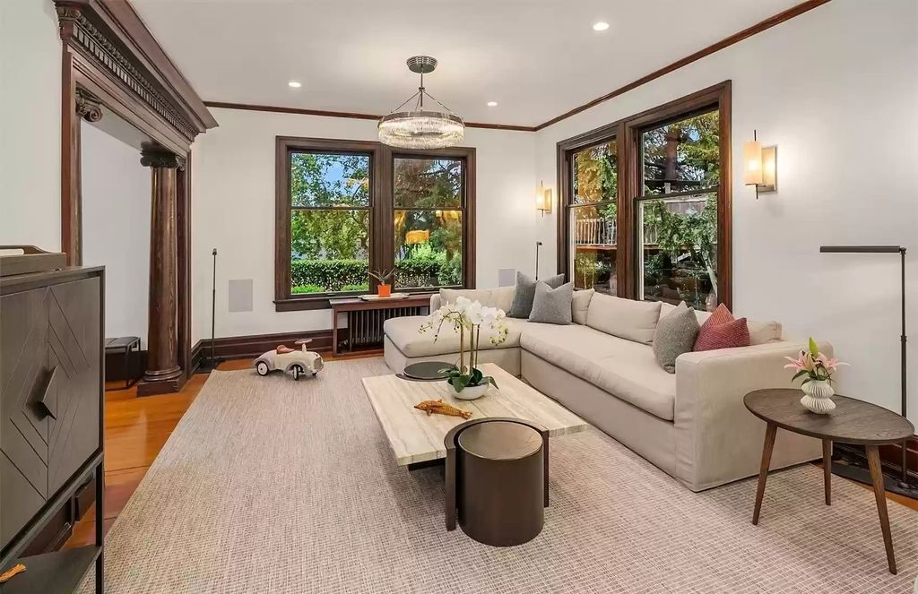 The Estate in Washington is a luxurious home surrounded by lush greenery and majestic trees now available for sale. This home located at 3816 E Garfield Street, Seattle, Washington; offering 06 bedrooms and 05 bathrooms with 5,328 square feet of living spaces.