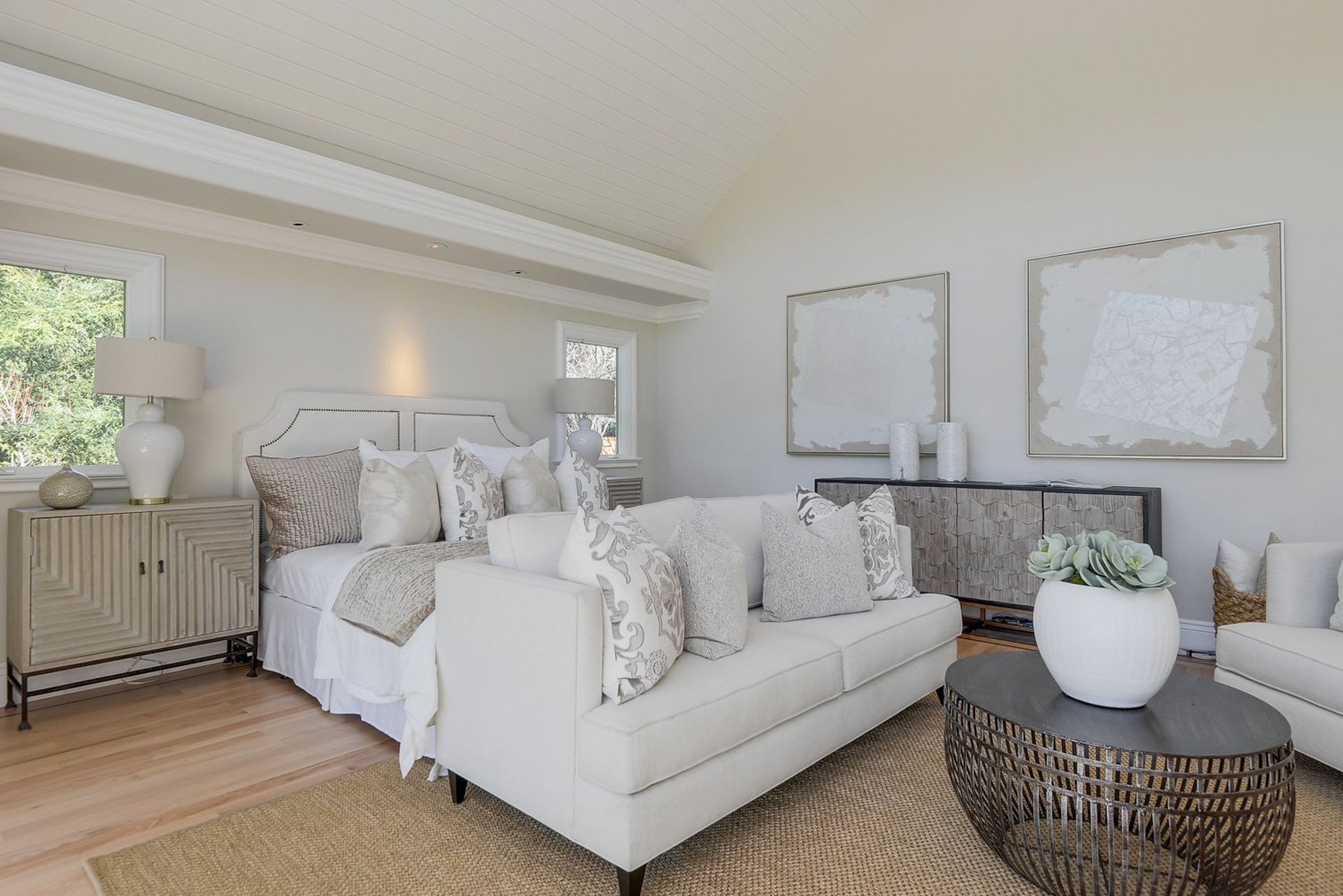 Another way to add accents to white for more interest is to apply some type of patterns to pillowcases or bed sheets if you want a minimalist bedroom. Choose between floral, striped or geometric patterns, it's up to you. 