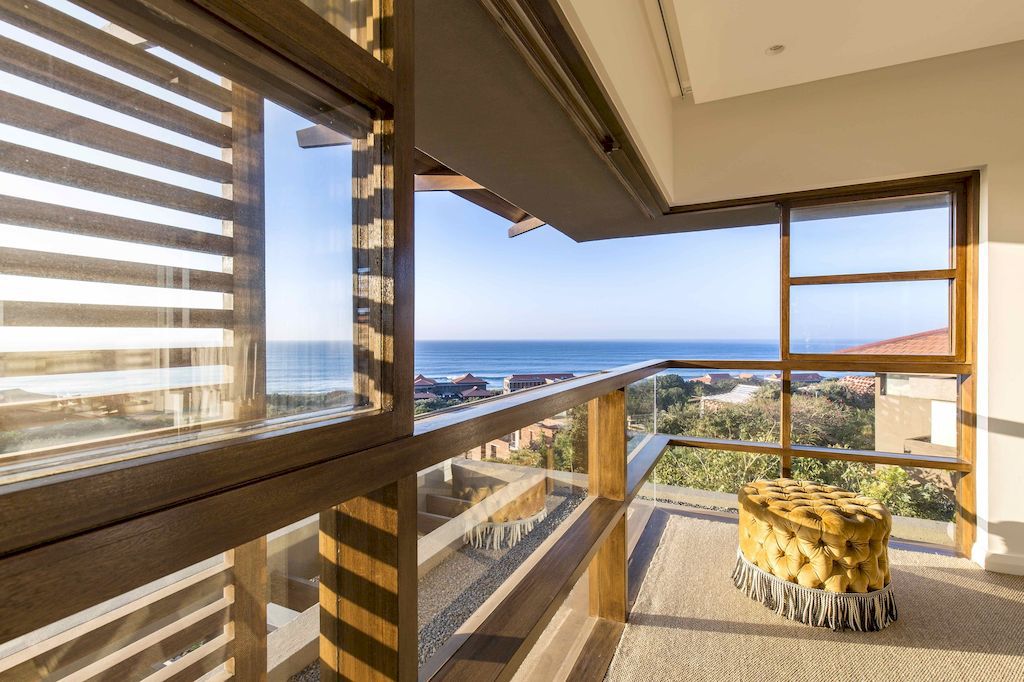 Incredible Luxury House named 6 Leadwood Loop by Metropole Architects 34