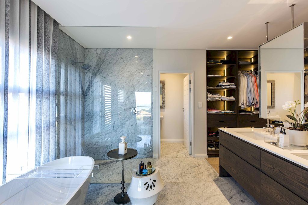 Incredible Luxury House named 6 Leadwood Loop by Metropole Architects 36